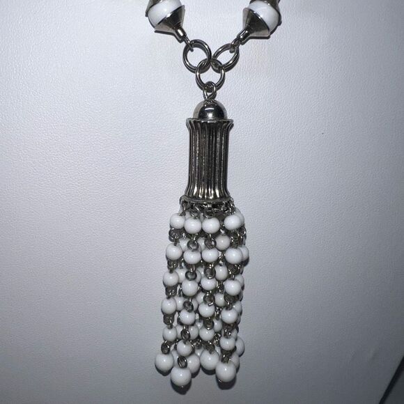Vintage White Bead and Silver Tone Tassel Necklace - Picture 2 of 8